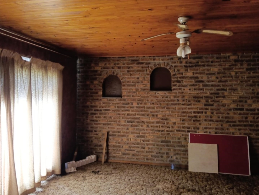 4 Bedroom Property for Sale in Pellissier Free State